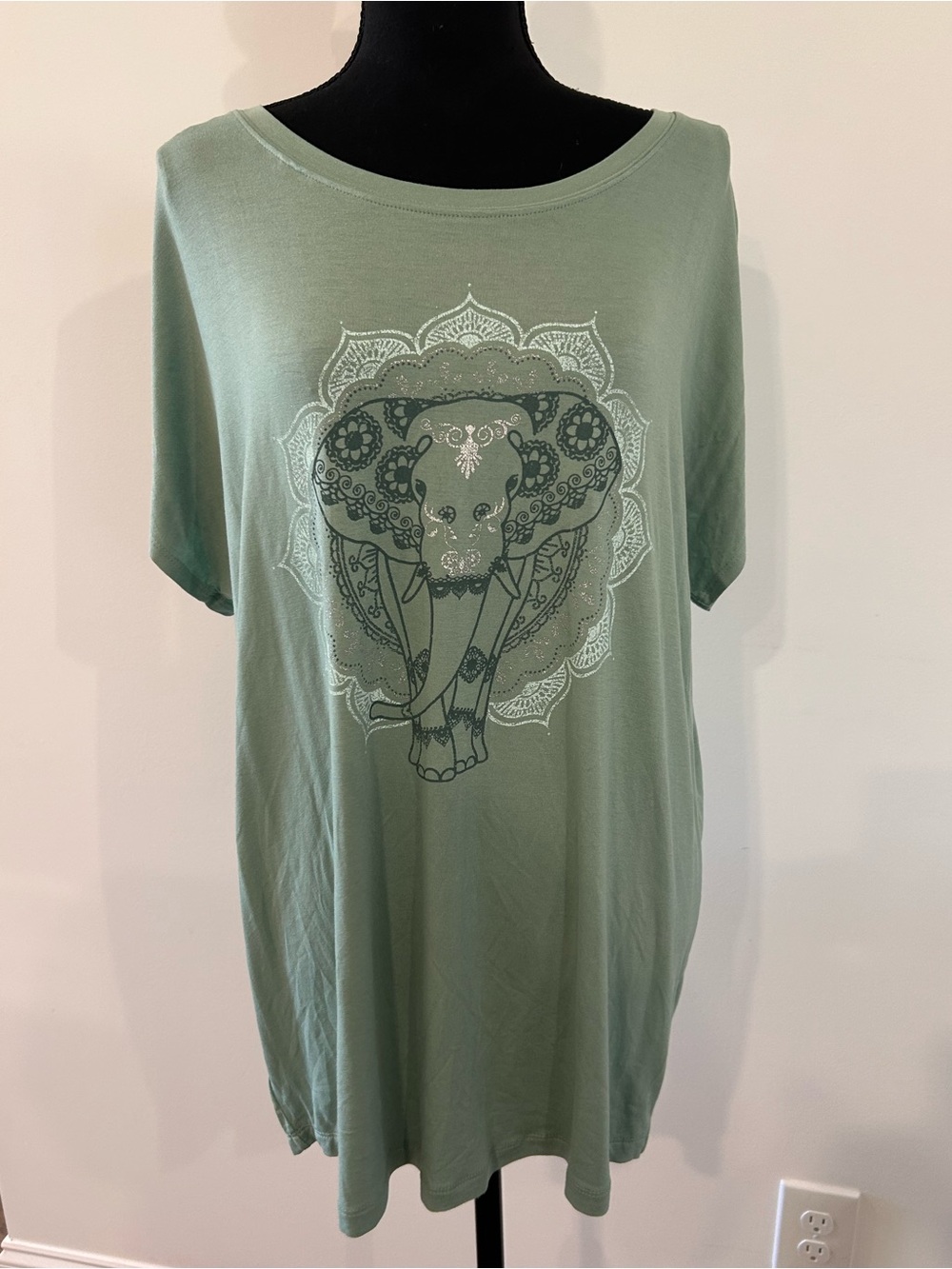 GAIAM Elephant Mandala Tunic Top XL Sage Green Boho Yoga EUC